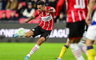 epa09767281 Eran Zahavi of PSV Eindhoven in action during the UEFA Europa Conference League playoff, first leg soccer match between PSV Eindhoven and Maccabi Tel Aviv in Eindhoven, Netherlands, 17 February 2022.  EPA/Olaf Kraak