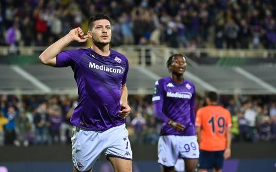 Jovic trascina la Fiorentina: doppietta all'Istanbul Basaksehir