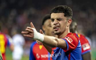 epa10637615 Basel's Zeki Amdouni cheers after scoring during the UEFA Conference League semifinal second leg match between Switzerland's FC Basel 1893 and Italy's ACF Fiorentina at the St. Jakob-Park stadium in Basel, Switzerland,18 May 2023.  EPA/GEORGIOS KEFALAS