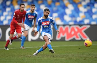 NAPLES, ITALY - JANUARY 14: Lorenzo Insigne of SSC Napoli scores the 2-0 goal via penalty during the Coppa Italia match between SSC Napoli and Perugia on January 14, 2020 in Naples, Italy. (Photo by Francesco Pecoraro/Getty Images)