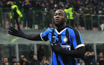 MILAN, ITALY - JANUARY 14:  Romelu Lukaku of FC Internazionale celebrates after scoring the opening goal during the Coppa Italia match between FC Internazionale and Cagliari Calcio at Stadio Giuseppe Meazza on January 14, 2020 in Milan, Italy.  (Photo by Alessandro Sabattini/Getty Images)