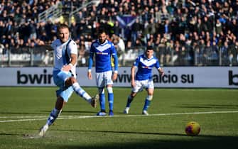 1191914478 Lazio's Italian forward Ciro Immobile shoot and scores a penalty kick during the Italian Serie A football match between Brescia and Lazio on January 5, 2020 at the Mario-Rigamonti stadium in Brescia. (Photo by MIGUEL MEDINA / AFP) (Photo by MIGUEL MEDINA/AFP via Getty Images)