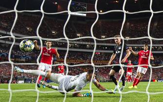 LISBON, PORTUGAL - SEPTEMBER 17:  Timo Werner of RB Leipzig scores his team's second goal past Odisseas Vlachodimos of Benfica during the UEFA Champions League group G match between SL Benfica and RB Leipzig at Estadio da Luz on September 17, 2019 in Lisbon, Portugal. (Photo by Octavio Passos/Getty Images)