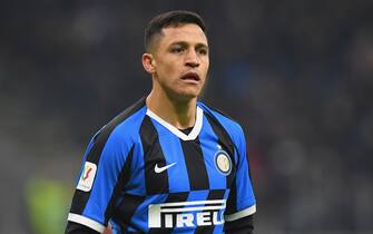 MILAN, ITALY - JANUARY 14:  Alexis Sanchez of FC Internazionale looks on during the Coppa Italia match between FC Internazionale and Cagliari Calcio at Stadio Giuseppe Meazza on January 14, 2020 in Milan, Italy.  (Photo by Alessandro Sabattini/Getty Images)