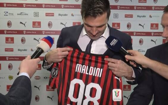 Milan Juventus, Buffon: 'Maglia Daniel Maldini? Ho la collezione  papà-figlio' | Sky Sport