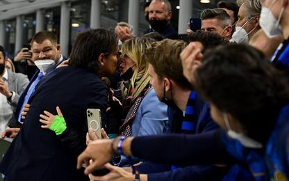 Inzaghi festeggia un derby al bacio: tutte le foto