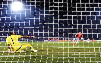 Chile's forward Alexis Sanchez scores against Argentina during the penalty shootout of the 2015 Copa America football championship final, in Santiago, Chile, on July 4, 2015. Chile defeated Argentina 4-1.     AFP PHOTO / JUAN MABROMATA        (Photo credit should read JUAN MABROMATA/AFP via Getty Images)
