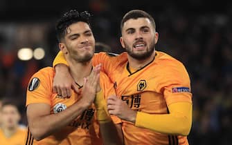 WOLVERHAMPTON, ENGLAND - NOVEMBER 07: Raul Jimenez of Wolverhampton Wanderers celebrates scoring his goal with Patrick Cutrone during the UEFA Europa League group K match between Wolverhampton Wanderers and Slovan Bratislava at Molineux on November 7, 2019 in Wolverhampton, United Kingdom. (Photo by Marc Atkins/Getty Images)