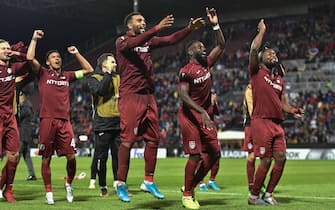 Players of CFR Cluj 1907 celebrates after winning the UEFA Europa League Group E football match CFR Cluj v Lazio in Cluj, northern Romania, on September 19, 2019. (Photo by Daniel MIHAILESCU / AFP)        (Photo credit should read DANIEL MIHAILESCU/AFP via Getty Images)