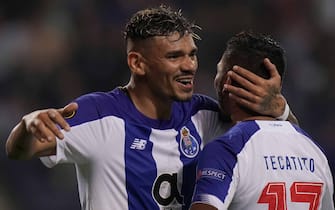 PORTO, PORTUGAL - SEPTEMBER 19: Tiquinho Soares of FC Porto celebrates with teammate Jesus Corona of FC Porto after scoring a goal during the UEFA Europa League Group G match between FC Porto and C BSC Young Boys at Estadio do Dragao on September 19, 2019 in Porto, Portugal.  (Photo by Gualter Fatia/Getty Images)