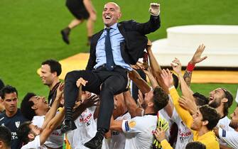 epa08617435 Sevilla sporting director Monchi is celebrated by players after they won the UEFA Europa League final match between Sevilla FC and Inter Milan in Cologne, Germany 21 August 2020.  EPA/Ina Fassbender / POOL