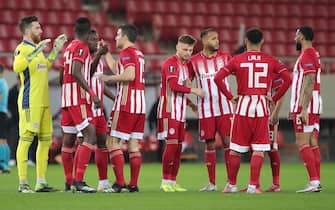Olympiacos F.C. players group together before kick off during the UEFA Europa League match at Karaiskakis Stadium, Piraeus
Picture by Yannis Halas/Focus Images/Sipa USA 
18/02/2021