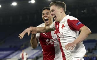 epa09036910 Lukas Provod (R) of Slavia Prague celebrates after scoring the opening goal during the UEFA Europa League round of 32, second leg soccer match between Leicester City and Slavia Prague in Leicester, Britain, 25 February 2021.  EPA/TIM KEETON