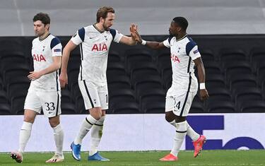 Kane trascina il Tottenham. Vincono Arsenal e Ajax