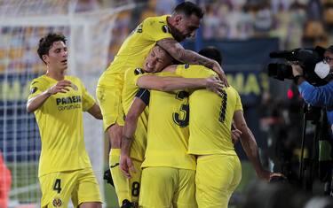 Raul Albiol celebrates with his team-mates after giving Villarreal CF a 2-0 lead against Arsenal during the UEFA Europa League match at Estadio de la Ceramica, Villarreal
Picture by Focus Images/Focus Images/Sipa USA 07813 022858
29/04/2021