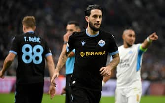 MARSEILLE, FRANCE - NOVEMBER 04: Luis Alberto of SS Lazio gestures during the UEFA Europa League group E match between Olympique Marseille and SS Lazio at Stade Velodrome on November 04, 2021 in Marseille, France. (Photo by Marco Rosi - SS Lazio/Getty Images)