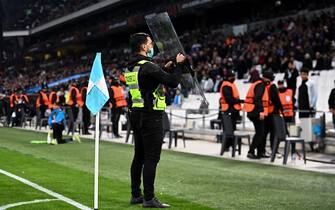epa09565125 Stewart protects the pitch during the UEFA Europa League Group E soccer match between Olympique Marseille and SS Lazio at the Velodrome Stadium in Marseille, southern France, 04 November 2021.  EPA/ALEXANDRE DIMOU