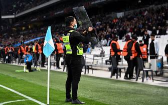 FRANCE SOCCER UEFA EUROPA LEAGUE epa09565125 Stewart protects the pitch during the UEFA Europa League Group E soccer match between Olympique Marseille and SS Lazio at the Velodrome Stadium in Marseille, southern France, 04 November 2021. EPA/ALEXANDRE DIMOU