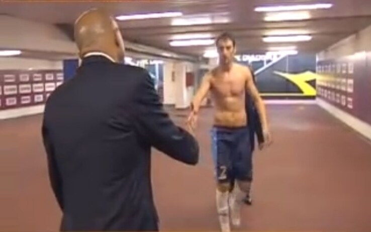 19 novembre 2006. Luciano Spalletti stringe la mano ai calciatori del Catania dopo la vittoria della Roma per 7-0