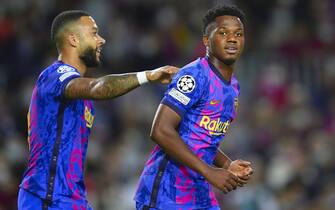 Ansu Fati and Memphis Depay of FC Barcelonai during the UEFA Champions League match between FC Barcelona v FC Dynamo Kiev played at Camp Nou Stadium Stadium on October 20, 2021 in Barcelona, Spain. (Photo by Sergio Ruiz / PRESSINPHOTO)