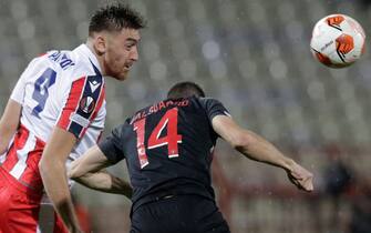 SERBIA SOCCER UEFA EUROPA LEAGUE epa09564640 Red Star's Milan Pavkov (L) in action against Midtjylland's Henrik Dalsgaard (R) during the UEFA Europa League group F soccer match between Red Star and FC Midtjylland in Belgrade, Serbia, 04 November 2021. EPA/ANDREJ CUKIC