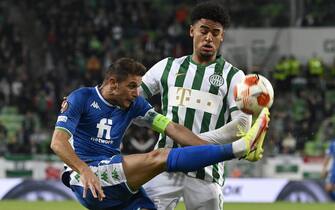 epa09498669 Joaquin of Real Betis (L) and Ryan Mmaee of Ferencvaros TC vie for the ball during the UEFA Europa League group G soccer match between Ferencvaros TC and Real Betis in Groupama Arena in Budapest, Hungary, 30 September 2021.  EPA/Tamas Kovacs HUNGARY OUT