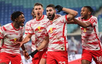 GERMANY SOCCER BUNDESLIGA epa09636454 Leipzig's Josko Gvardiol (C) celebrates after scores with Leipzig's Mohamed Simakan (L) and Leipzig's Christopher Nkunku during the German Bundesliga soccer match between RB Leipzig and Borussia Moenchengladbach in Leipzig, Germany, 11 December 2021. EPA/FILIP SINGER CONDITIONS - ATTENTION: The DFL regulations prohibit any use of photographs as image sequences and/or quasi-video.