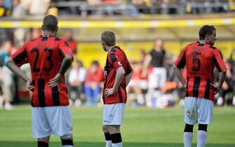 epa02732813 Frankfurt players (L-R) Marco Russ, Patrick Ochs and Aleksandar Vasoski show their dejection during the German Bundesliga soccer match between Borussia Dortmund and Eintracht Frankfurt in Dortmund, Germany, 14 May 2011. Dortmund won 3-1.

(ATTENTION: EMBARGO CONDITIONS! The DFL permits the further utilisation of the pictures in IPTV, mobile services and other new technologies only no earlier than two hours after the end of the match. The publication and further utilisation in the internet during the match is restricted to six pictures per match only.)  EPA/BERND THISSEN