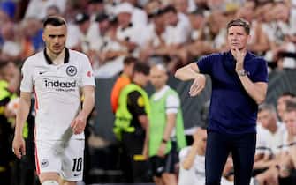SEVILLA, SPAIN - MAY 18: Coach Oliver Glasner of Eintracht Frankfurt  during the UEFA Europa League   match between Eintracht Frankfurt v Glasgow Rangers at the Estadio Ramon Sanchez Pizjuan on May 18, 2022 in Sevilla Spain (Photo by David S. Bustamante/Soccrates/Getty Images)