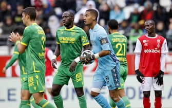 17 Moussa SISSOKO (fcn) - 01 Alban LAFONT (fcn) during the Ligue 1 Uber Eats between Stade de Reims and FC Nantes at Stade Auguste Delaune on November 6, 2022 in Reims, France. (Photo by Loic Baratoux/FEP/Icon Sport/Sipa USA) - Photo by Icon Sport/Sipa USA