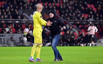 EINDHOVEN - PSV supporter assaults Sevilla FC goalkeeper Marko Dmitrovic during the UEFA Europa league play-off match between PSV Eindhoven and Sevilla FC at Phillips stadium on February 23, 2023 in Eindhoven, Netherlands. ANP OLAF KRAAK /ANP/Sipa USA