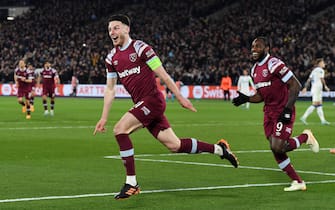 epa10582671 West Ham United captain Declan Rice  celebrates after scoring the 3-1 gpal during the UEFA Europa Conference League quarter final, 2nd leg match between West Ham United and KAA Gent in London, Britain, 20 April 2023.  EPA/ANDY RAIN