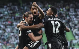epa10582412 Adrien Rabiot (L) of Juventus celebrates with teammates after scoring the opening goal in the UEFA Europa League quarter-final, second leg soccer match between Sporting CP and Juventus Turin at the Alvalade stadium in Lisbon, Portugal, 20 April 2023.  EPA/MIGUEL A. LOPES