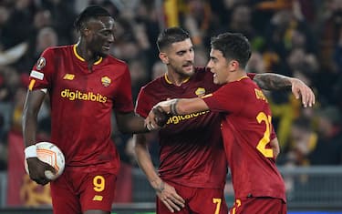 AS Roma's Paulo Dybala (R) celebrates with his teammates after scoring the 2-1 goal during the UEFA Europa League quarter final second leg soccer match between AS Roma and Feyenoord at Olimpico stadium in Rome, Italy, 20 April 2023.  ANSA/ETTORE FERRARI