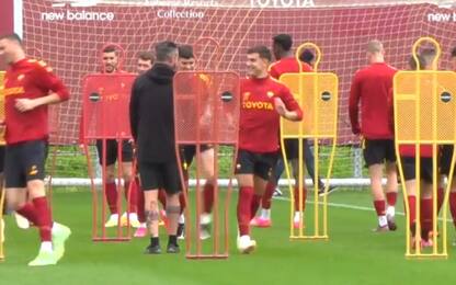 Dybala si allena in gruppo prima del Leverkusen