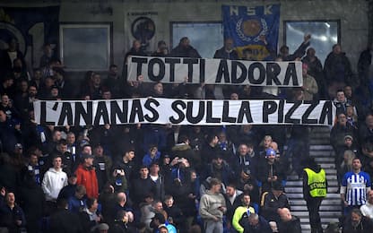 Brighton, sfottò a Totti: "Adora pizza con ananas"