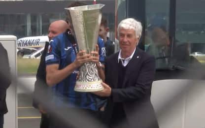 Il ritorno dell'Atalanta a Bergamo con la Coppa