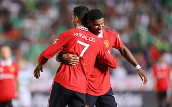 epa10227635 Manchester United's Marcus Rashford (R)  celebrates a goal with teammate Cristiano Ronaldo during the UEFA Europa League group E soccer match between Omonoia and Manchester United at GSP stadium in Nicosia, Cyprus, 06 October 2022.  EPA/SAVVIDES PRESS