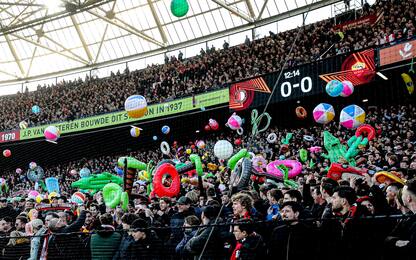 Pupazzi gonfiabili, lo show dei tifosi Feyenoord