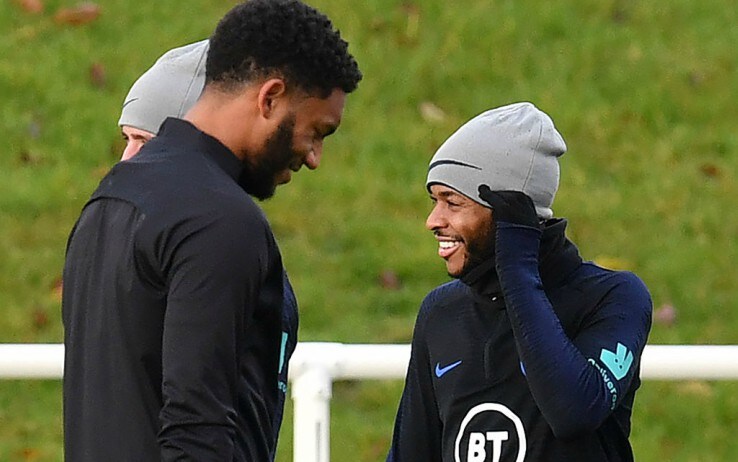 Una foto tratta dall'allenamento post litigio tra Sterling e Gomez nel quale si coglie un'atmosfera molto più rilassata