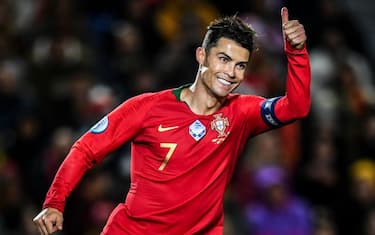 CR7 ritrova il sorriso, tripletta alla Lituania