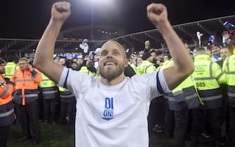 Teemu Pukki of Finland celebrates the victory in front of their fans after the UEFA Euro 2020 Group J qualification football match between Finland and Liechtenstein in Helsinki, Finland, on November 15, 2019. - Finland has qualified for the first time for a major football tournament. (Photo by Markku Ulander / Lehtikuva / AFP) / Finland OUT (Photo by MARKKU ULANDER/Lehtikuva/AFP via Getty Images)