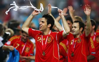 VIENNA, AUSTRIA - JUNE 29:  Spanish players celebrate after the UEFA EURO 2008 Final match between Germany and Spain at Ernst Happel Stadion on June 29, 2008 in Vienna, Austria.  (Photo by Clive Mason/Getty Images)