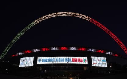 L'omaggio di Wembley col Tricolore: "Forza Italia"