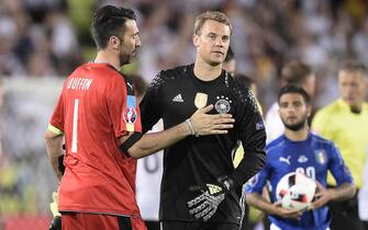 Euro 2016, Germania vs Italia - Quarti di Finale Foto LaPresse - Fabio Ferrari
02/07/2016 Bordeaux ( Francia )
Spo, Calcio
Europei 2016 - Germania - Italia - Nouveau Stade de Bordeaux - Quarti di Finale.
Nella foto: Gianluigi Buffon ( Italy ) Manuel Neuer ( Germany )
Photo LaPresse - Fabio Ferrari
02/07/2016 Bordeaux ( France )
Spo, Soccer
Europei 2016 - Germany - Italy - Nouveau Stade de Bordeaux - Round of 8.
In the pic: Gianluigi Buffon ( Italy ) Manuel Neuer ( Germany )