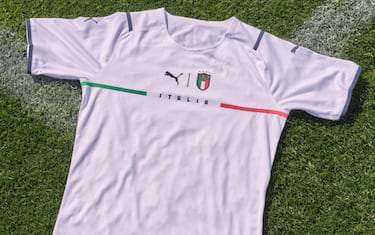 Euro 2021, la maglia da trasferta della Nazionale italiana. foto e ...