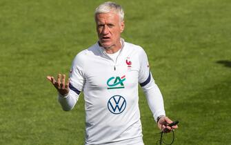 epa09231693 French national soccer team head coach Didier Deschamps attends his team's training session in Clairefontaine-en-Yvelines, outside Paris, France, 27 May 2021.  EPA/CHRISTOPHE PETIT TESSON