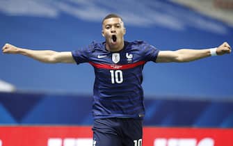 epa09243844 Kylian Mbappe of France celebrates after scoring the 1-0 lead during the International Friendly soccer match between France and Wales in Nice, France, 02 June 2021.  EPA/SEBASTIEN NOGIER