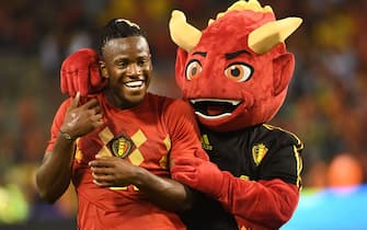Belgium's forward Michy Batshuayi (L) celebrates with the Red Devil Mascott at the end of the international friendly football match between Belgium and Egypt at the King Baudouin Stadium, in Brussels, on June 6, 2018. (Photo by EMMANUEL DUNAND / AFP)        (Photo credit should read EMMANUEL DUNAND/AFP via Getty Images)