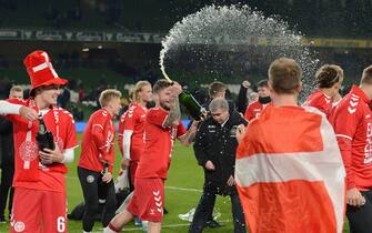 epa08007153 Danish players celebrating their qualification for the Euro 2020 Championships at the Aviva Stadium, Dublin, Ireland, 18 November 2019.  EPA/DAVE MEEHAN